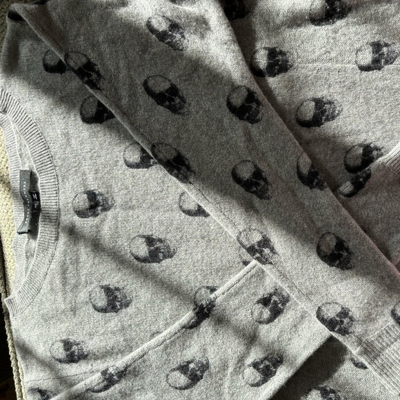 Grey skull cashmere sweater size extra small. - Picture 1 of 3